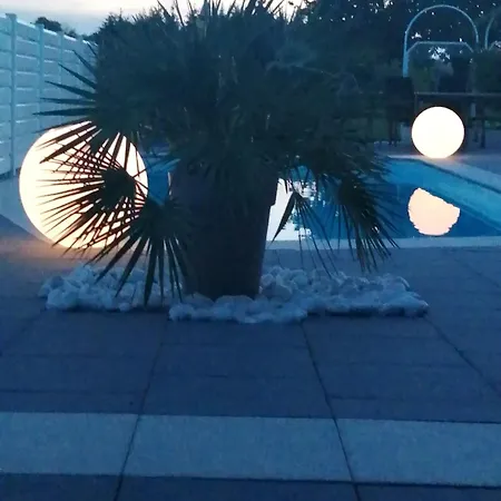 D'hotes De Charme Avec Piscine Terrasse Et Vue Sur Les Prairies Bed and Breakfast Monthureux-sur-Saône