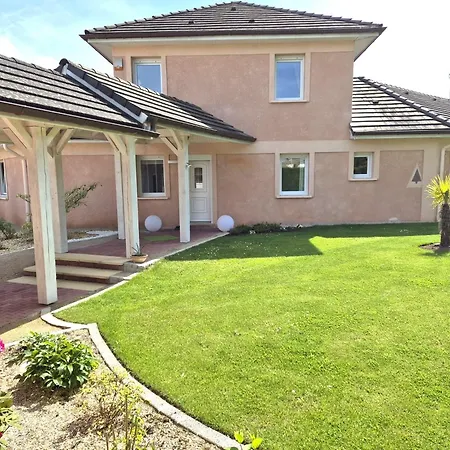 D'hotes De Charme Avec Piscine Terrasse Et Vue Sur Les Prairies Bed and Breakfast Monthureux-sur-Saône