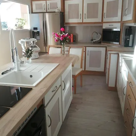 D'hotes De Charme Avec Piscine Terrasse Et Vue Sur Les Prairies Bed and Breakfast 3*